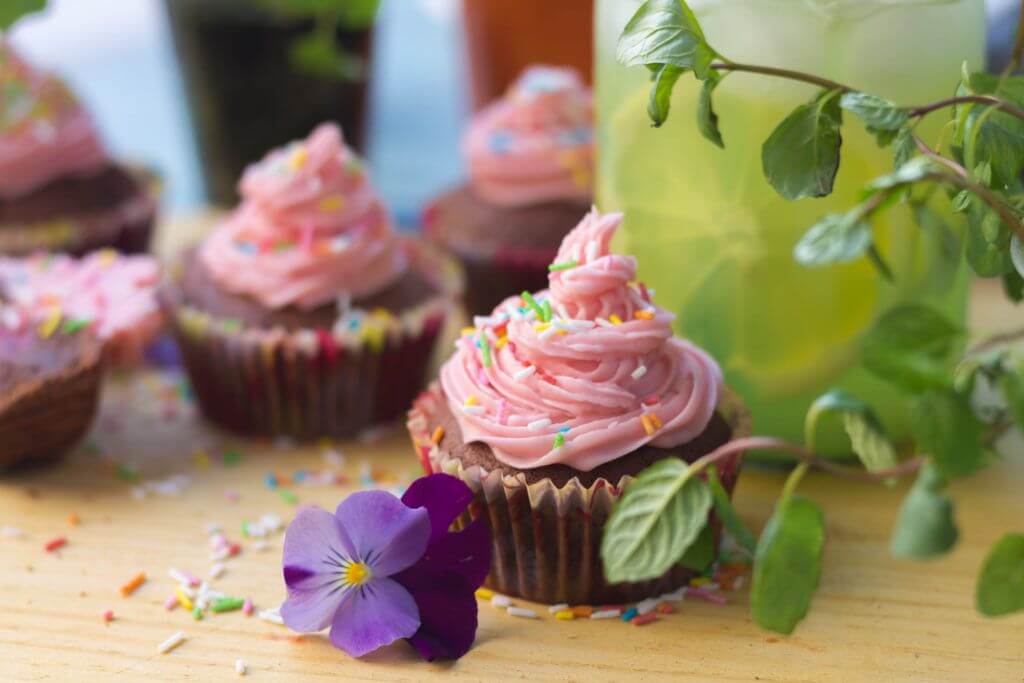 chocolate-berry-cupcakes