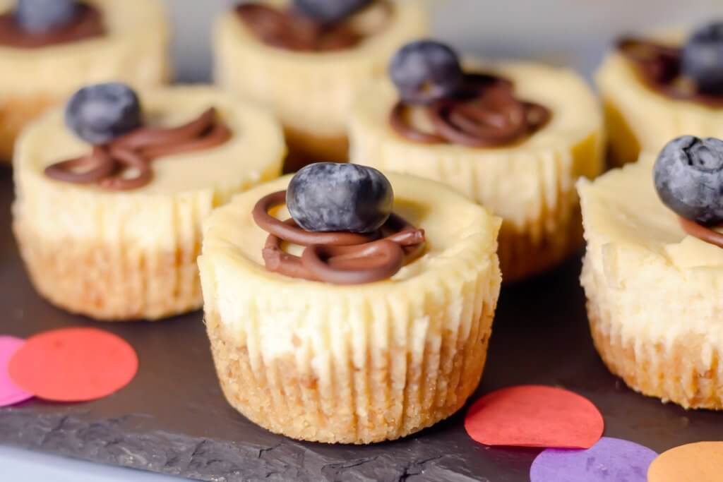 Mini cheesecakes - served