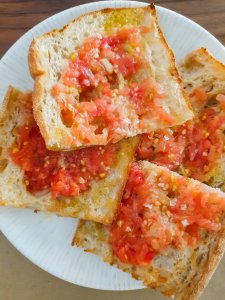 Best Restaurans in Sitges, Spain + What to Eat- Nem Restaurant- tomato bread