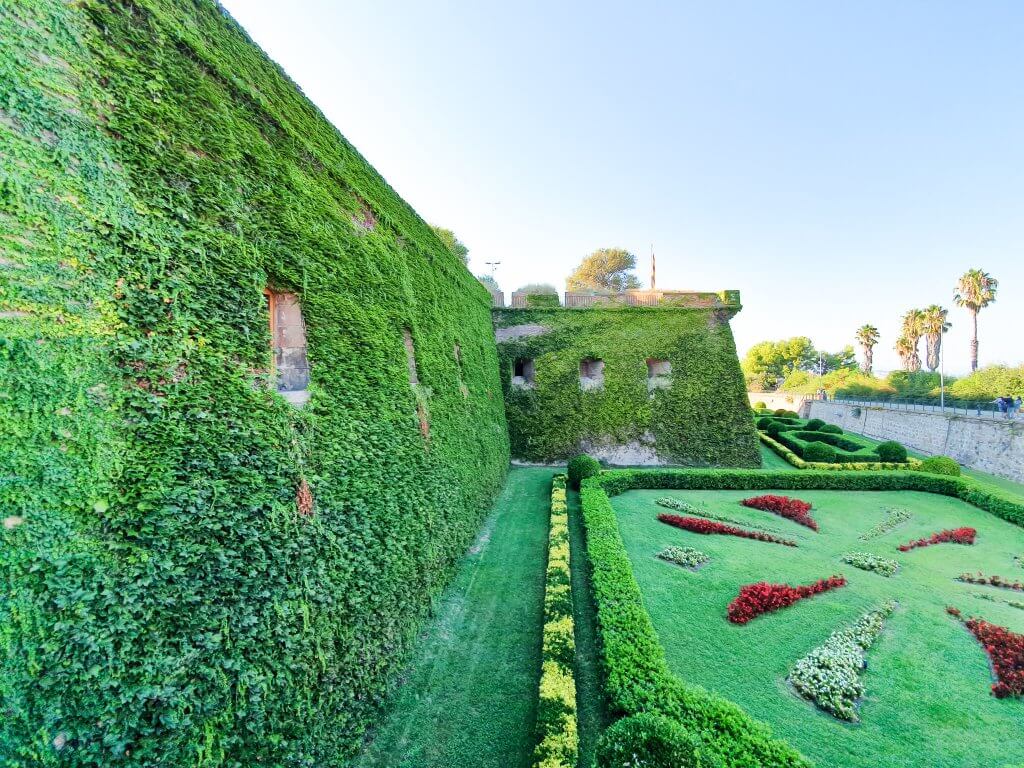 Discover Barcelona - Montjuic Castle Visit & Cable Car - Self Guided Tour- The Park Entrance