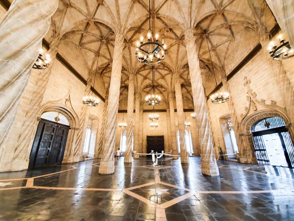 2 days in Valencia (Spain) - full guide - La Lonja de la Seda - interior